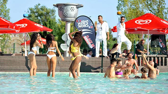Speaker in piscina